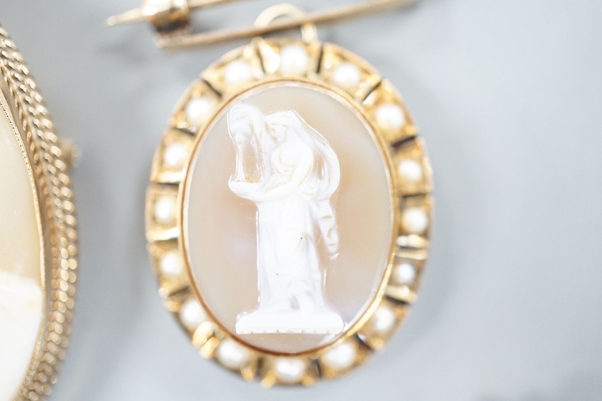 A modern 9ct gold mounted oval cameo shell brooch, 46mm, gross 16.4 grams, one other hardstone and split pearl set pendant brooch, a late Victorina 9ct spinning compass fob and two other items.